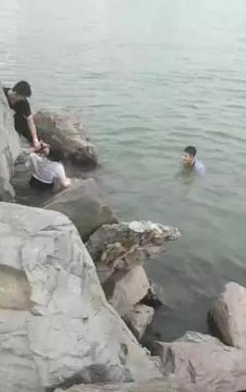 女子坠湖女子坠湖事件，深度解析与应对之策