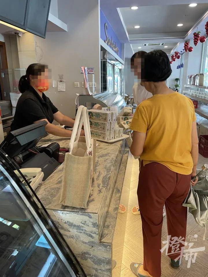 蛋糕店被投诉怎么处理蛋糕店被投诉时，可以参考以下处理方式