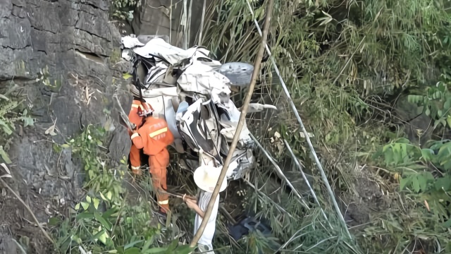 22岁村支书车祸身亡怎么办对于任何一个人的不幸离世，我们首先要表达的是深切的哀悼和同情。如果一位22岁的村支书因车祸不幸身亡，这种情况需要采取以下步骤