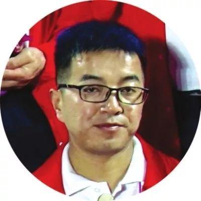 老战士起身敬礼场面看哭了老战士起身敬礼场面看哭了，感动人心的瞬间与致敬英雄