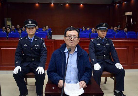 董事长和明星女友内幕交易被刑拘董事长与明星女友内幕交易背后的故事，内幕揭秘与刑拘真相