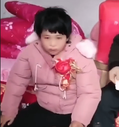 河南通报男子娶智障女河南省某地通报了一名男子娶智障女的事件。这一事件引起了社会各界的广泛关注，涉及到婚姻、家庭、社会关怀等多个层面的问题。