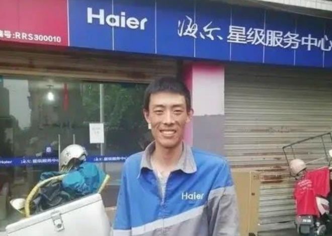 救人小哥婉拒股份救人小哥婉拒股份，英雄之举背后的真实故事