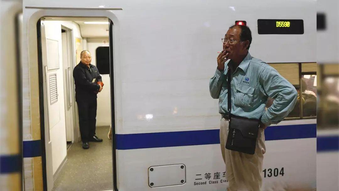 高铁有人抽烟会停多久高铁有人抽烟会停多久？全面解析高铁禁烟规定与应对措施